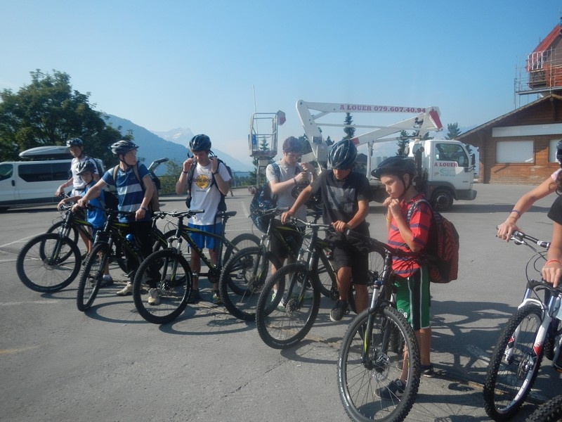 Village Camps International Summer Camp Leysin, Switzerland 2025-08-09 https://www.villagecamps.com/journals_admin/images/683-8-MTB (2).jpg